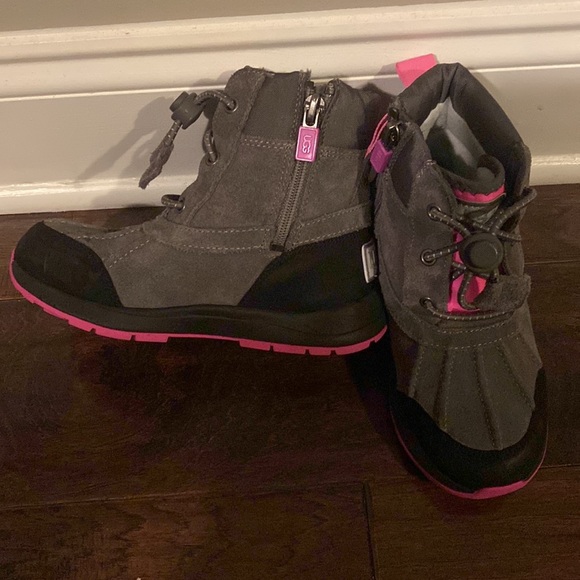Toddler girl Ugg boots size 12, Grey, black highlights of pink - Picture 5 of 5